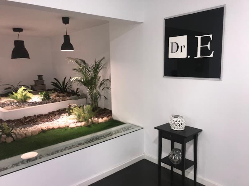 Clinica Esquivel Valencia clinic photo