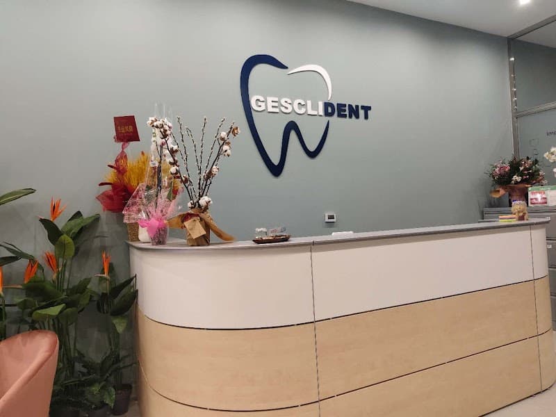 Clinica gesclident 凯旋门华人牙医