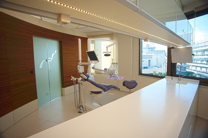 Περιοδοντολόγος, Εμφυτεύματα (Periodontist, Implants) Παπανικολάου Νικόλαος clinic photo