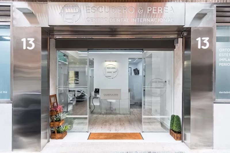 Centro Dental Internacional. Implantes dentales. Ortodoncia. Estetica dental. Odontopediatra.Blanqueamiento. Carillas