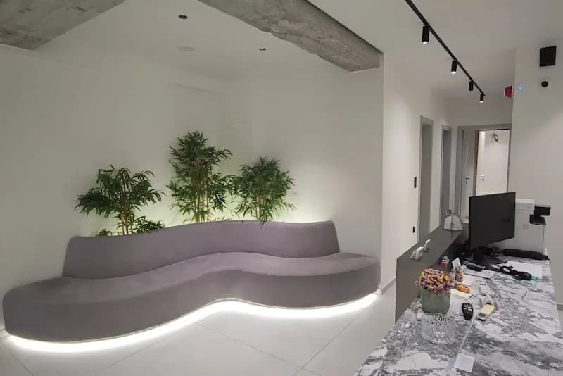 My Clinic Κατσαρός Κυριάκος Οδοντίατρος,Γναθοχειρουργός