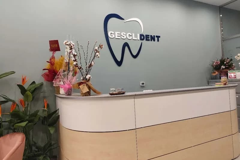 Clinica gesclident 凯旋门华人牙医